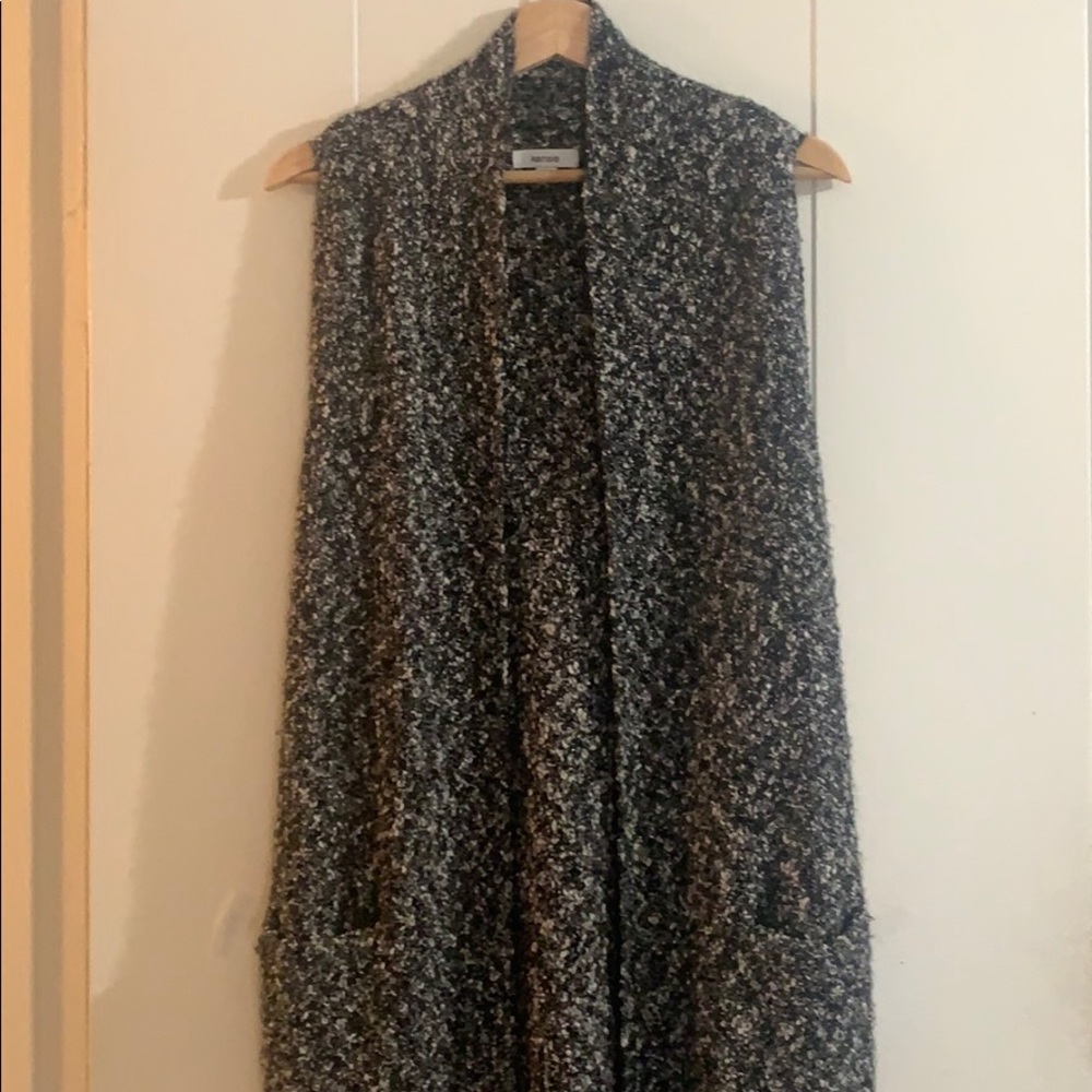 Women’s Sleeveless Sweater